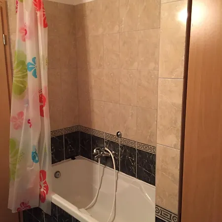 Hunor Koeztarsasag Apartmanok * 발라톤엘