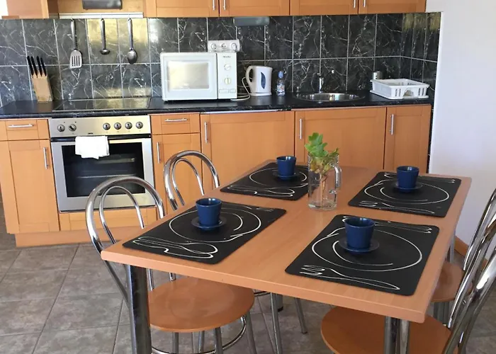 Hunor Koeztarsasag Apartmanok * 발라톤엘